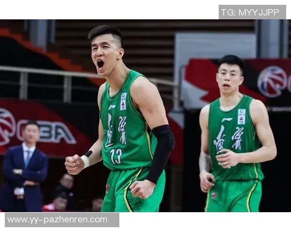 篮球赛前的敬酒风波：郭艾伦与史蒂芬森的趣味瞬间引爆现场